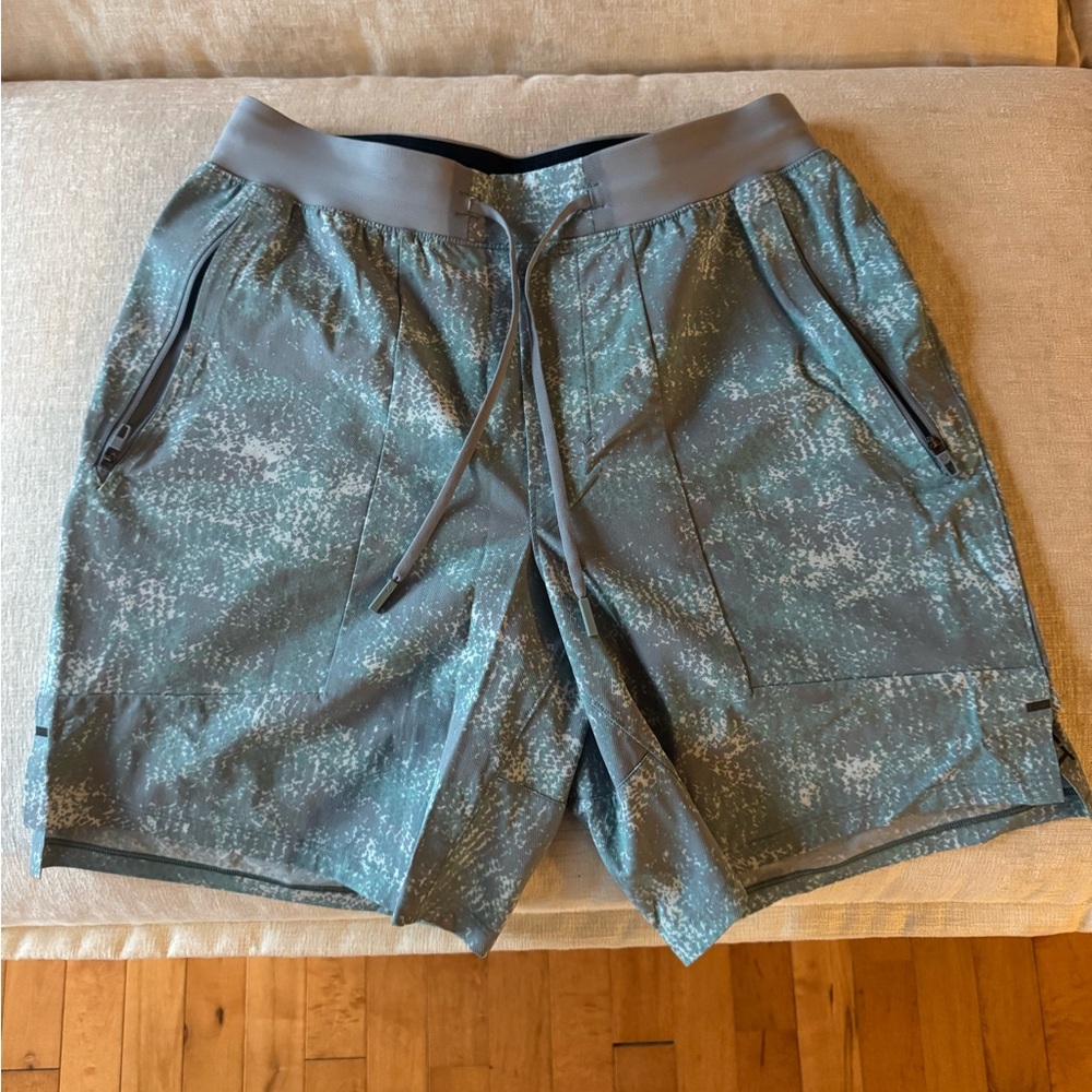 Lululemon mens Shorts NEW